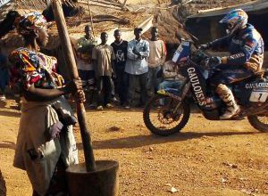 Un garçonnet d'une dizaine d'années est décédé ce vendredi après avoir été heurté par un concurrent auto du Dakar-2006 