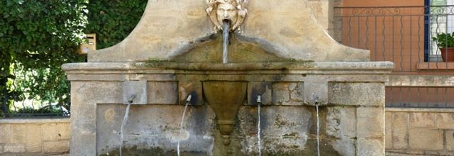 JOUQUES ET SES FONTAINES