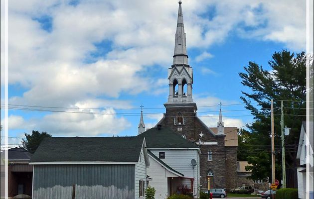 Le premier village québécois sur notre route : Chénéville - Québec - Canada