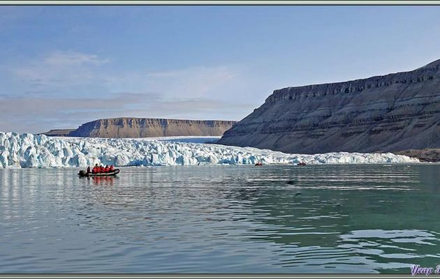 Les bourgeonnements du glacier Croker Bay - Devon Island - Nunavut - Canada