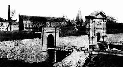 les remparts rasés en 1883,la porte Richelieu en 1885