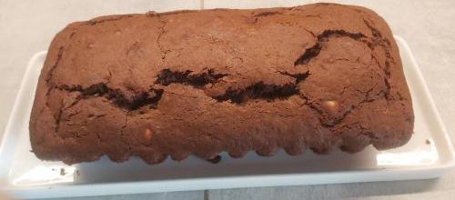 Un Cake au Chocolat et Noisettes