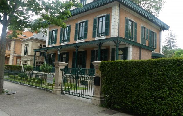 LES  CHALETS  ET  LES  MAISONS  ANGLAISES  A  VICHY
