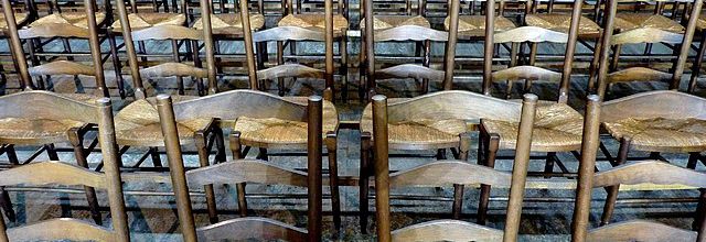 Vu dans l'Est / Chaises et sièges d'ici / 18...