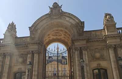 Continuons ici ou là dans les rues de Paris...