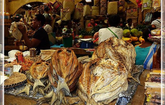 Marché de Hellville : le coin des poissons - Nosy Be - Madagascar