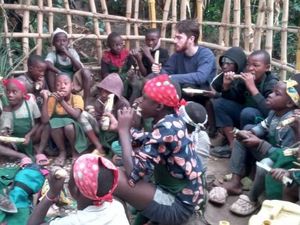 Chers amis, une semaine s’est écoulée depuis notre arrivée à Kigali et quelle semaine! Entre le choc de la guerre puis la paix puis la réalité du terrain, ce début de mission a été intense! 