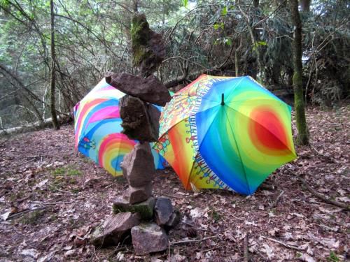 Land art et parapluies Poiré Guallino