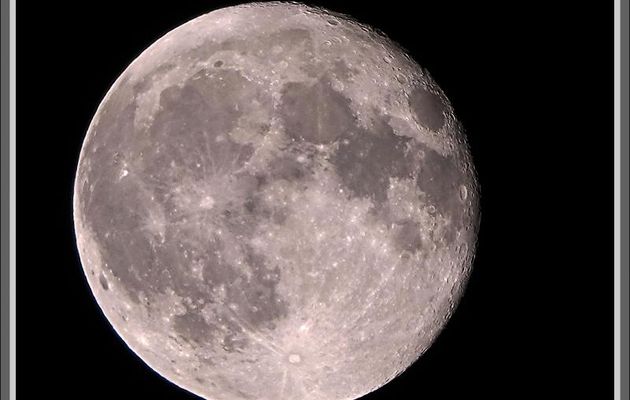 Le 21/08/2024, 0h30, la Lune est superbe, légèrement teintée de rouge - Lartigau - Milhas - 31