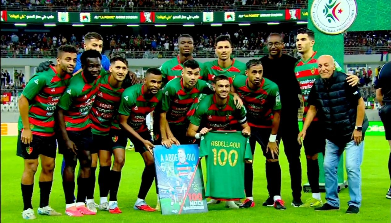 Mercredi 22.10.2025 MCA-Paradou AC 2-1 hommage à Abdellaoui Ayoub pour son 100ème match avec le Mouloudia 