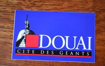 Ancien et nouveau logo de la ville de Douai