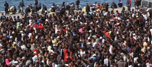 Il     parait    que    demander  un  référendum     sur    l'   immigration