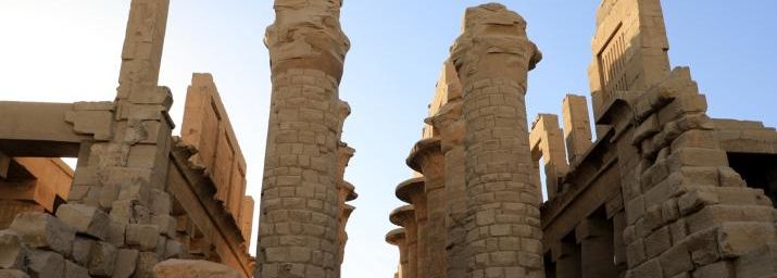 La grande salle hypostyle du temple de Karnak, Louxor, Thèbes, Egypte