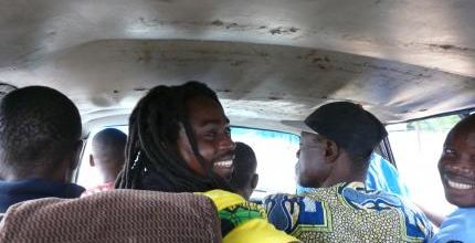 _Dans un taxi-brousse_