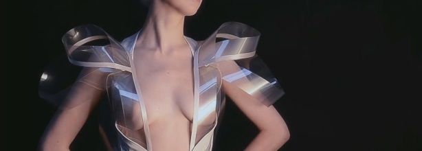 ''INTIMACY 2.0'' : La robe qui devient transparente si votre coeur accélère