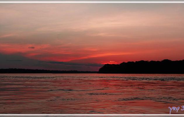 Coucher de soleil sur le Rio Madre de Dios - Puerto Maldonado - Pérou