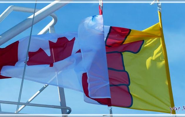 Drapeau du Nunavut mêlé à celui du Canada