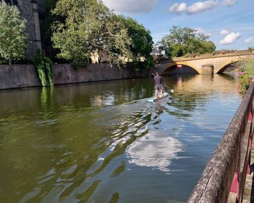 ...il marche sur l'eau!