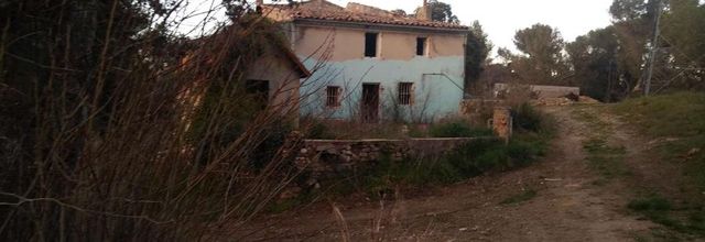 La maison squattée par les roms évacuée promise pour une vente - The house squatted by Roma, evacuated and promised for a sale