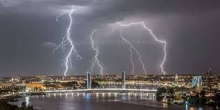 Phénomène lumineux autour des orages.