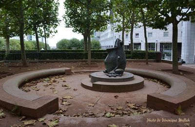 Quartier de la Défense : La fontaine Grenouille