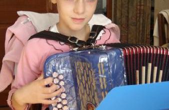 Elody, la petite accordéoniste
