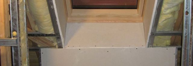 Pose du placo autour du velux de l'étage