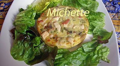Flan moelleux au poulet, allumettes fumées, champignons