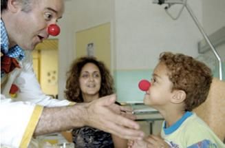 Plafond tout blanc, nez rouge