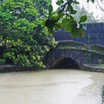 dans les jardins du Mausolée de l'Empereur Minh Mang