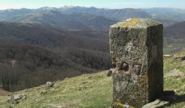 Crête Antchola (1119 m.) col de Belaun depuis Marquitchaénéa au-dessus des Aldudes 