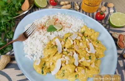 Curry de poulet au lait de coco et cacahuètes