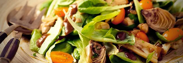 Salade exotique et sa brochette de scampi gingembre et citron