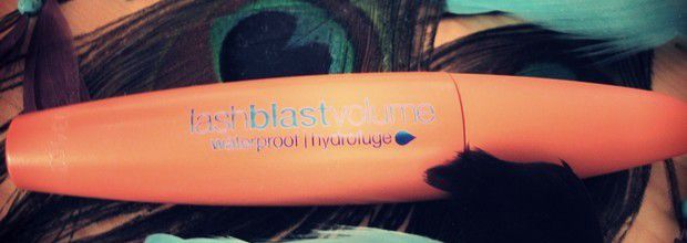Ce truc orange qui discipline mes cils.