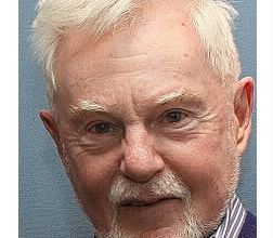  Derek Jacobi