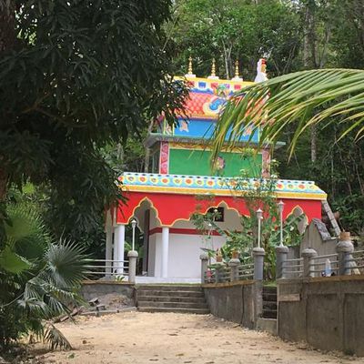 temple hindou a côté de la maison 