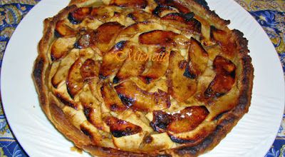 Tarte feuilletée maison aux pommes caramélisées et noisette