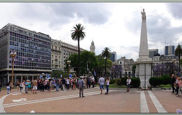 La Pirámide de Mayo - Plaza de Mayo - Buenos Aires - Argentine
