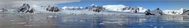 08/03/2022 : en attendant de pénétrer dans le Chenal Lemaire, nous profitons du paysage et du spectacle des diables bondissants que sont les Manchots papous - Péninsule Antarctique