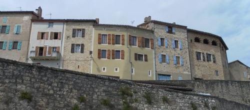 Castelnau de Montmiral  81, Bastide bien entretenue