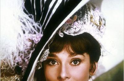Une chanson, "Moon River", une actrice, Audrey Hepburn, un film,"Diamant sur canapé".