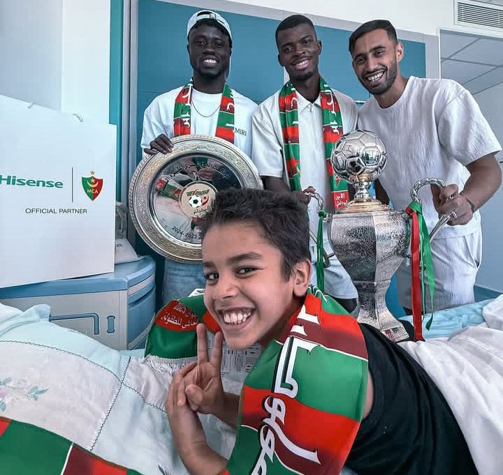 1.6.2025 journée mondiale de l'enfance Le Mouloudia rend visite aux malades au centre de brûlures à Zéralda 