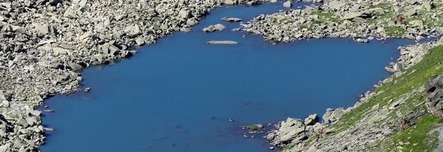 Descente par le lac de Roche Noire