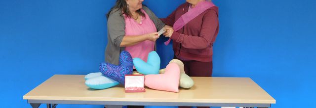 YogAmicale a remis un chèque de 565 € à la Ligue contre le cancer