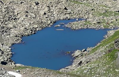 Descente par le lac de Roche Noire