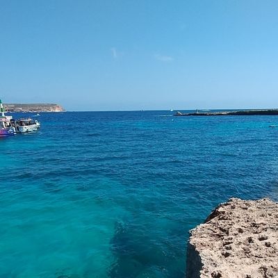 Les petites calanques de Marfa Bay à Malte