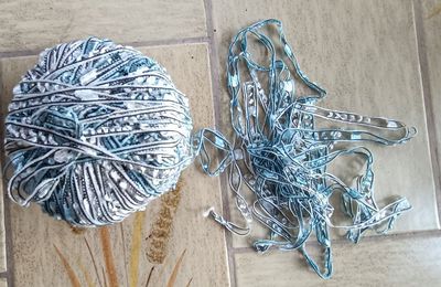 EB - Une écharpe bleue au crochet...