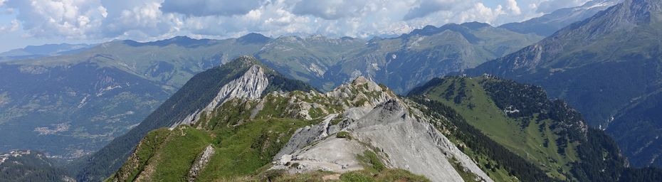 L'étonnante crête du Mont Charvet #2