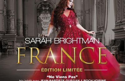 Sarah Brightman chante Ne Viens pas, accompagnée de Jean-Baptiste Guégan et Roch Voisine