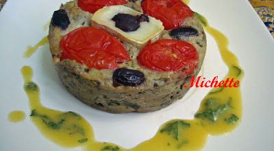 Flan de caviar d'aubergine, tomate, chèvre, vinaigrette au basilic